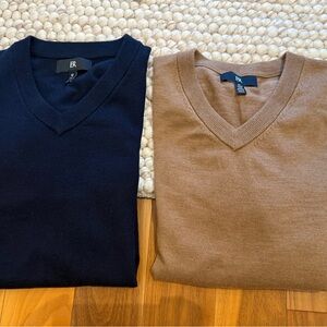 (2) Banana Republic Men's V-Neck Sweater Duo - Navy and Brown MEDIUM